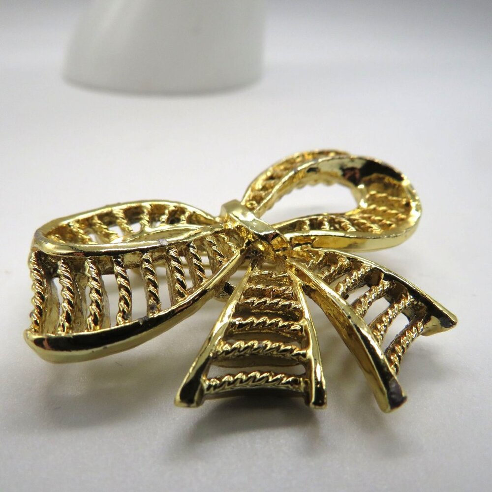 Vintage Gerrys Brooch Filigree Gold Tone Ribbon Bow Pin Signed‎